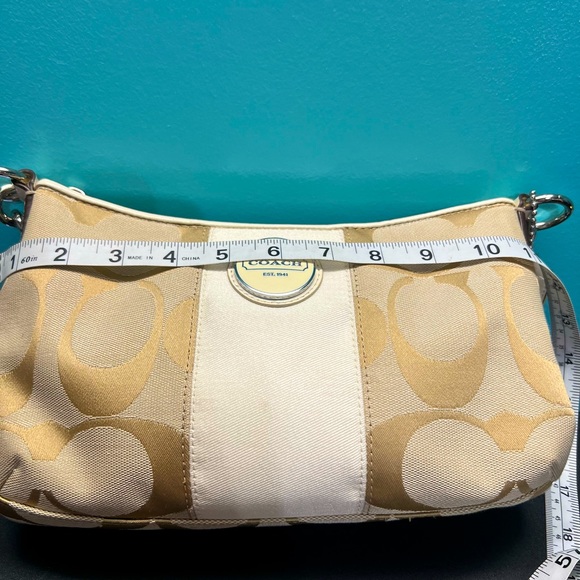 Pre own authentic coach.. - Picture 6 of 7